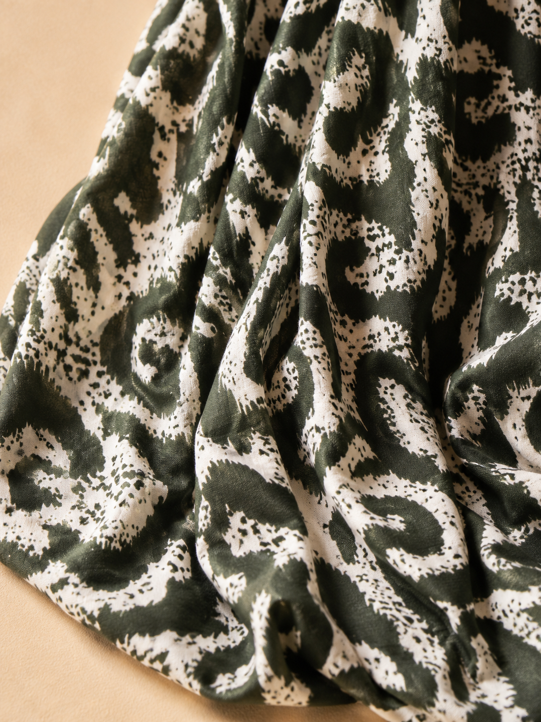 Acabado textil artesanal con personalidad y tonos cálidos